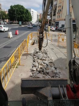 Obras de mejora de Endesa en la calle Jiménez de Aranda de Sevilla.