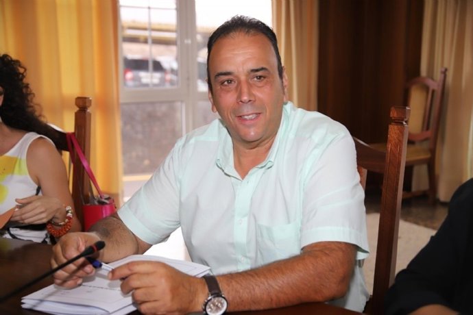 El presidente delegago del Consorcio del Agua, además de consejero de Presidencia y de la cartera de Agricultura, Ganadería y Pesca, Caza, Aguas, Energías Eólicas y Economía, Andrés Stinga