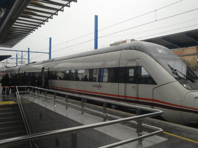 Archivo - Un tren Avant