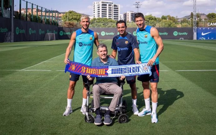 Juan Carlos Unzué, junto a Xavi Hernández, Robert Lewandowski y Sergi Roberto