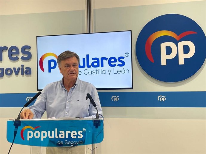 Francisco Vázquez durante la rueda de prensa en Segovia.