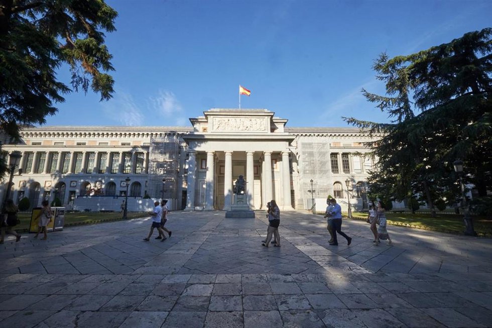 Archivo - Fachada oeste o de Velázquez del Museo del Prado vista desde el Paseo del Prado, en Madrid (España). 