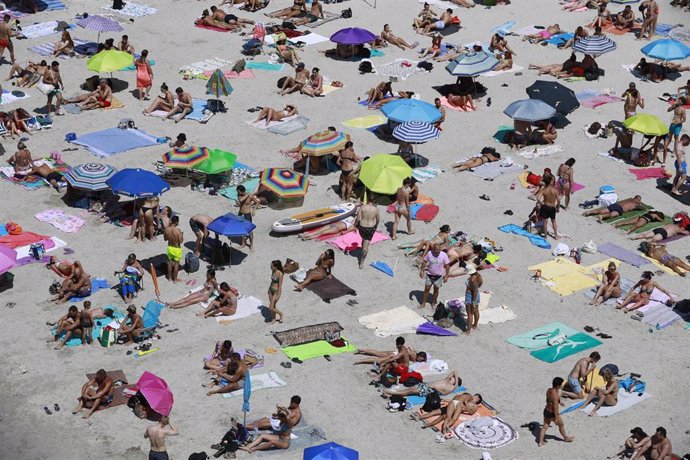 Personas en la playa en Cala Pi.