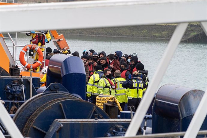 Una embarcación con migrantes en Dover