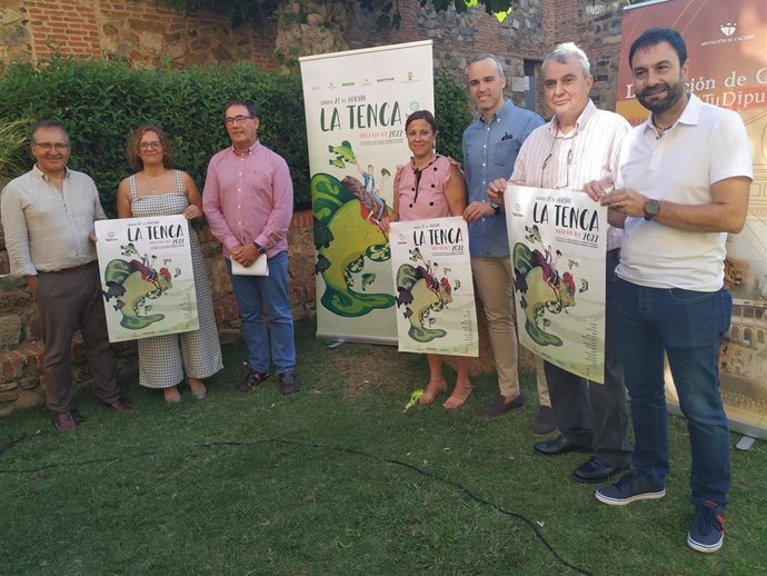 Autoridades en la presentación de la XXXIV Fiesta de la Tenca, que se celebra este sábado en Villa del Rey