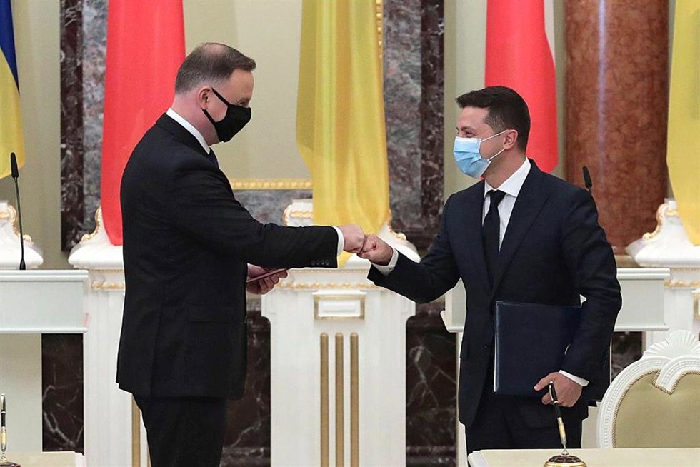 Archivo - El presidente polaco, Andrzej Duda, con su homólogo ucraniano, Volodimir Zelenski