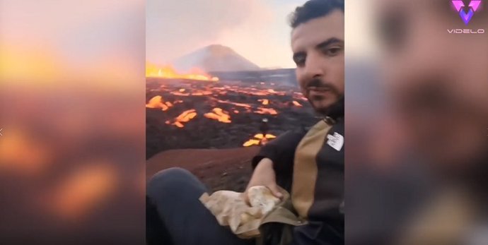 Un turista viaja a Islandia y acaba al pie de un volcán activo...¡Con la lava al lado!