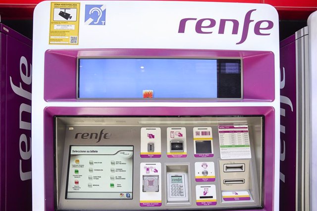 Una máquina de venta de billetes en la estación Madrid-Atocha Cercanías, a 8 de agosto de 2022
