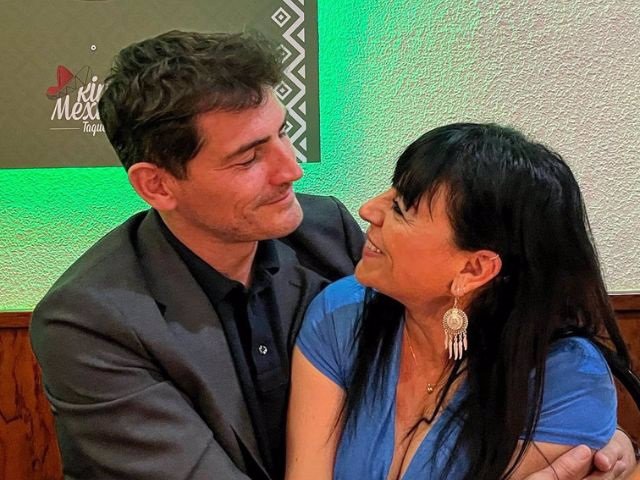 Iker Casillas junto a una misteriosa mujer