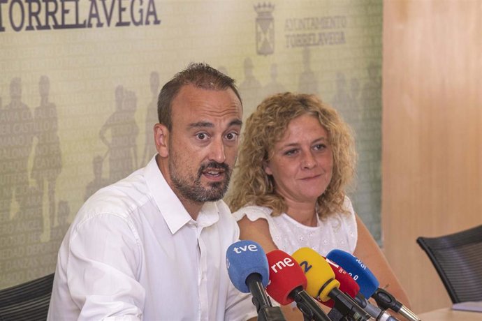 El alcalde, Javier López Estrada, y la concejala de Festejos, Patricia Portilla, hacen balance de las fiestas de La Patrona