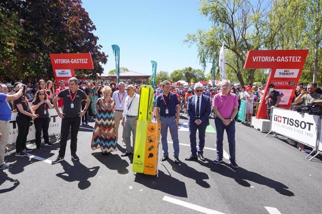 Javier Guillén Ramiro González eta  Iñaki Gurtubai Artetxe  La Vuelta 2022ko abiapuntuan, Gasteizen.