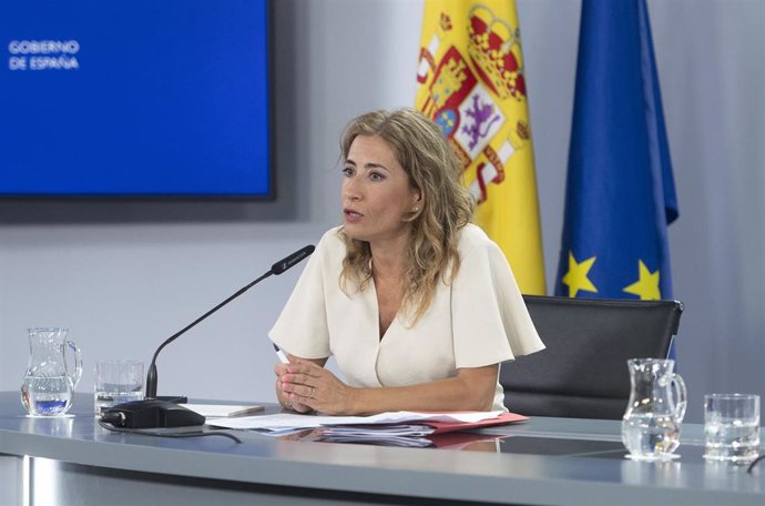 La ministra de Transportes, Movilidad y Agenda Urbana, Raquel Sánchez, durante una rueda de prensa posterior a una reunión del Consejo de Ministros, en La Moncloa, a 23 de agosto de 2022, en Madrid (España)