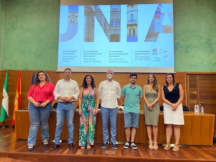 La directora general de Primera Infancia, Innovación y Comunidad Educativa, Amanda Fernández, participa en una mesa redonda dentro de un encuentro internacional sobre bienestar emocional de los jóvenes de la Universidad Internacional de Andalucía