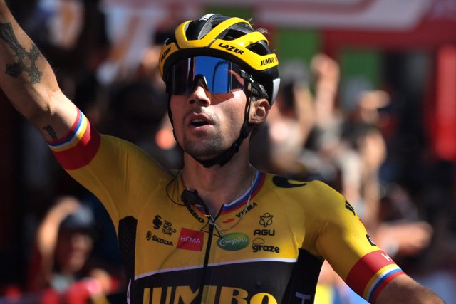 Primoz Roglic celebra su victoria en la cuarta etapa de La Vuelta a España 2022. Photo: David Stockman/BELGA/dpa
