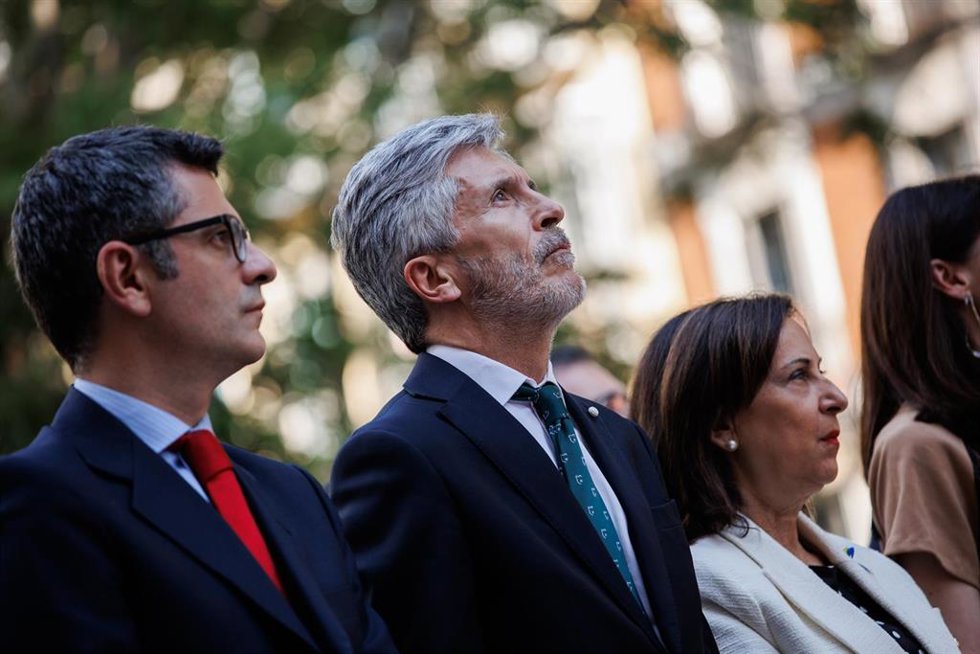 Archivo - (I-D) El ministro de Presidencia, Relaciones con las Cortes y Memoria Democrática, Félix Bolaños; el ministro de Interior, Fernando Grande-Marlaska, y la ministra de Defensa, Margarita Robles, durante la celebración del LXXII Aniversario de la