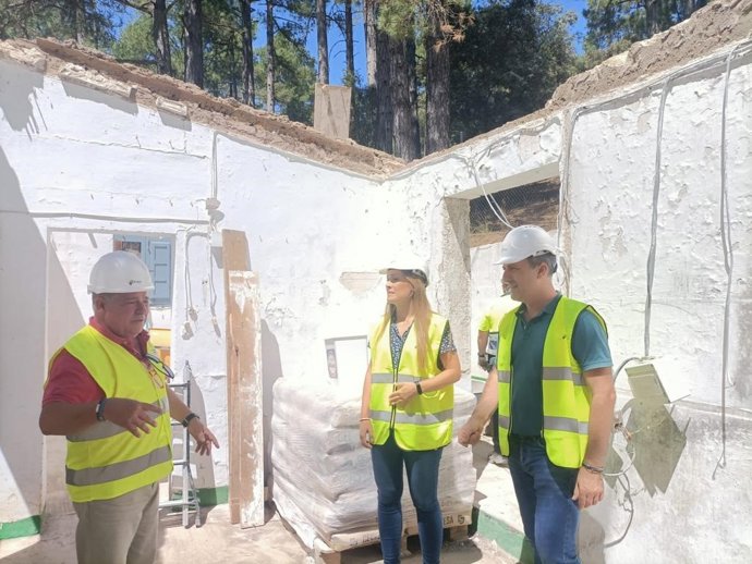 Visita a las obras en las instalaciones del Área Recreativa de Linarejos