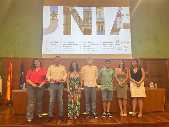Ildefonso Ruiz junto al resto de participantes en el encuentro de la UNIA