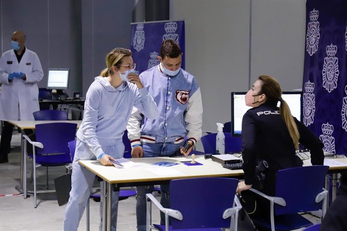 Archivo - Interior del centro de refugiados habilitado