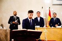Jesús Luque toma posesión como concejal en el Ayuntamiento de Almería tras la renuncia de Ramón Fernández-Pacheco
