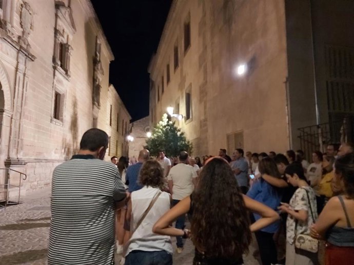 Los Cursos de Verano de la UNIA realizan una visita nocturna guiada para conocer el patrimonio.