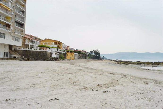 Archivo - Playa de A Carabuxeira, en Sanxenxo