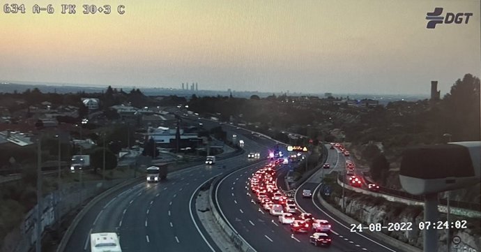 Un herido leve y varios kilómetros de atascos en la A6 por un accidente entre varios vehículos en Torrelodones