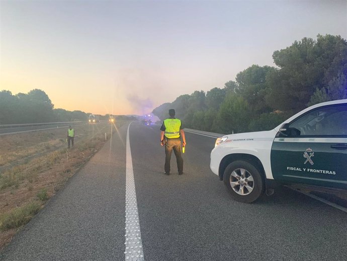 Se incendia un vehículo en la AP-15 en Olite, sin heridos.