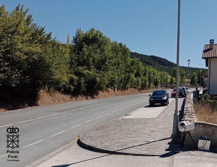 Policía Foral realiza un control de velocidad en la travesía de Sorauren por quejas vecinales.