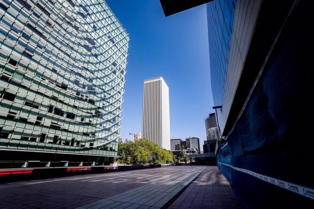 La Torre Picasso Es Un Rascacielos Situado En La Plaza De Pablo Ruiz Picasso, Dentro Del Complejo Empresarial Y Comercial Azca