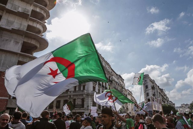 Archivo - Banderes algerianes
