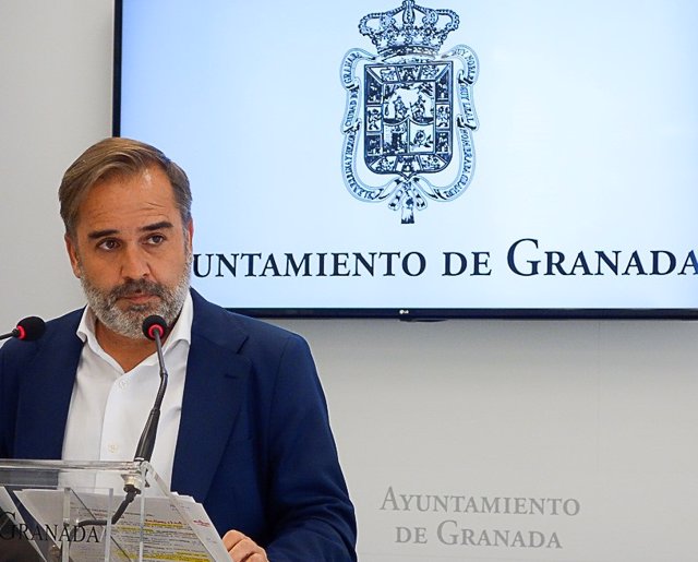 Archivo - El concejal de Medio Ambiente de Granada, Jacobo Calvo, en imagen de archivo