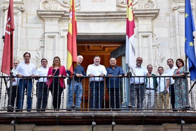 Visita de una delegación de Toro Verde al Ayuntamiento de Cuenca.