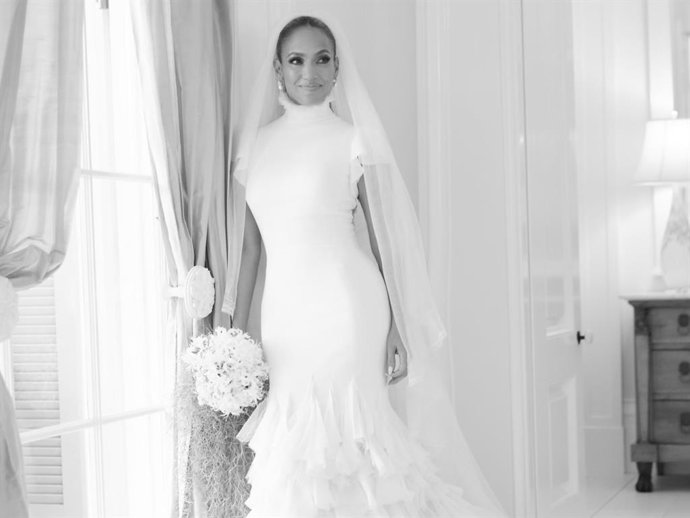 Jennifer López, con su primer vestido de novia