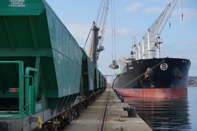 Archivo - El Port de Tarragona registra cifras históricas en movimiento de productos agroalimentarios
