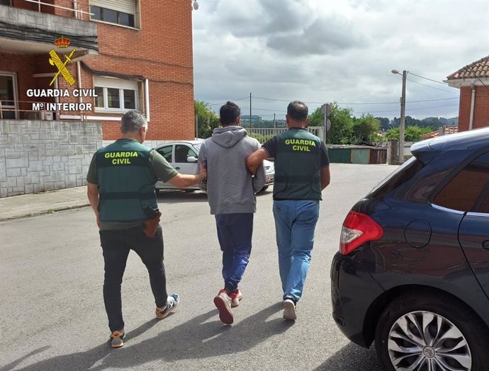 Detención de la Guardia Civil en Castrillón