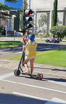 Una de los más de 6.000 alumnos que han participado en los cursos de seguridad de la Unidad de Motoristas y Educación Vial de la Policía Loal de Zaragoza