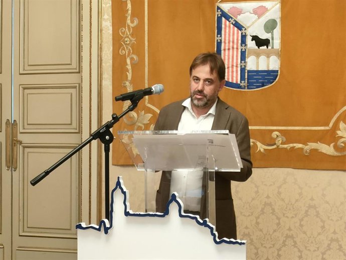 El concejal de Turismo, Fernando Castaño, este miércoles en rueda de prensa en el Ayuntamiento de Salamanca.