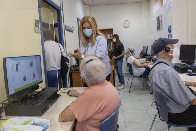 La delegada de Seguridad y Emergencias y portavoz municipal, Inmaculada Sanz, visita el  Centro de Prevención del Deterioro Cognitivo de Madrid Salud
