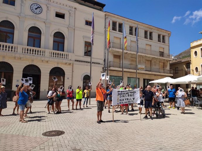 Manifestación en Tavernes de la Valldigna a favor de los bous al carrer