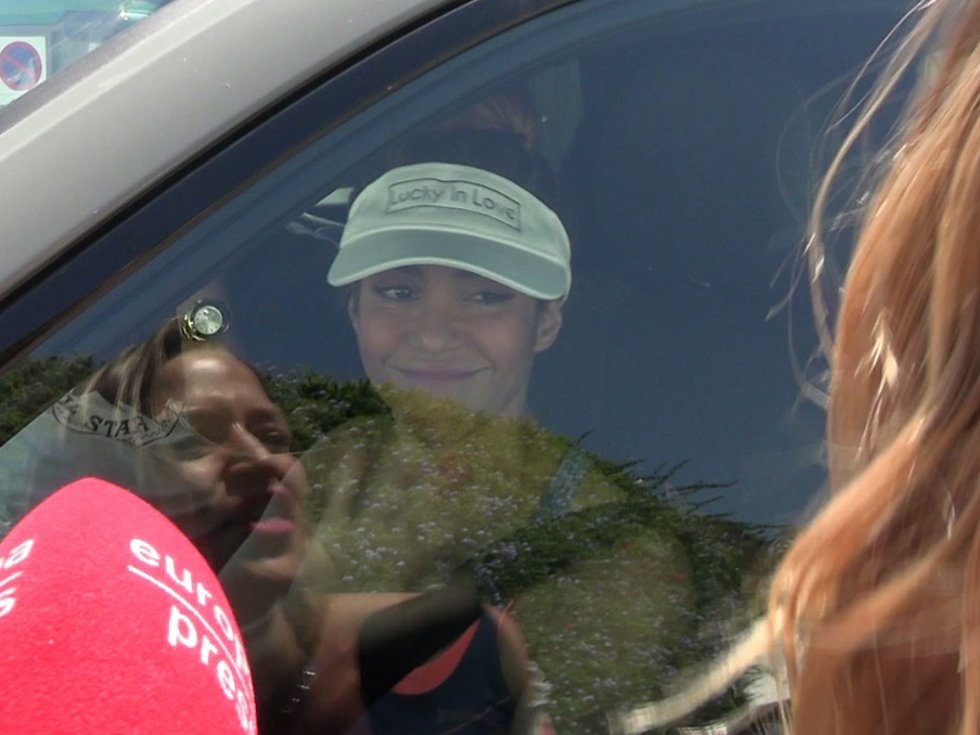 Shakira, saliendo de su domicilio este miércoles