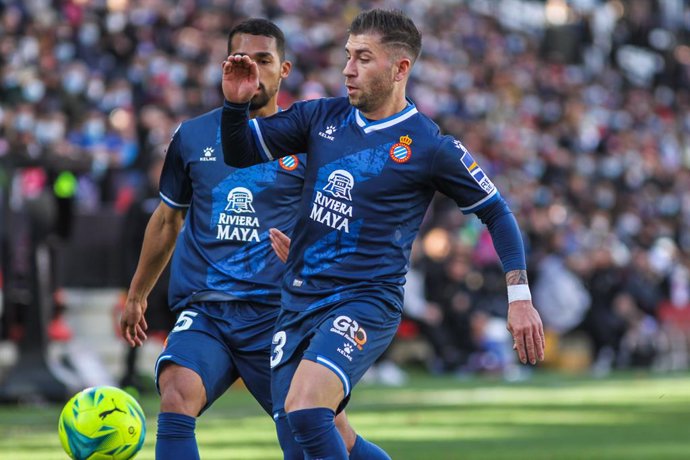 Archivo - Adrian Embarba of Espanyol in action during La liga football match played between Rayo Vallecano and RCD Espanyol at Vallecas stadium on December 5, 2021, in Madrid, Spain.