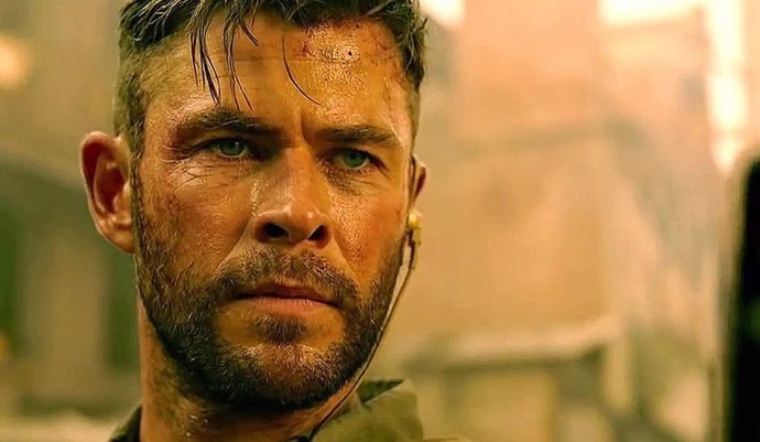 Chris Hemsworth luce una frondosa y desaliñada barba en Mad Max: Furiosa