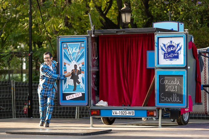 La Sede Antonio Machado acoge el espectáculo de circo 'White Bottom' de Ramiro Vergaz.