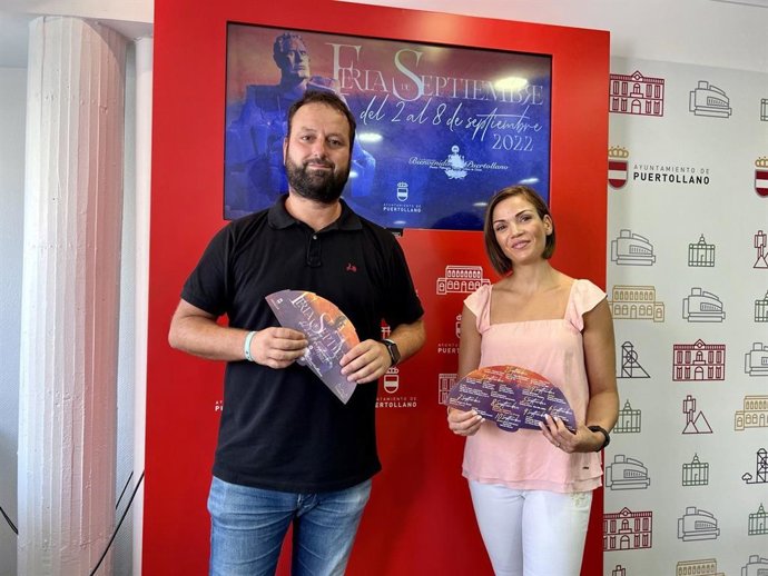 Los concejales de Festejos y Cultura, Jesús Caballero y Esther Mora, en la presentación de las fiesstas de Puertollano.