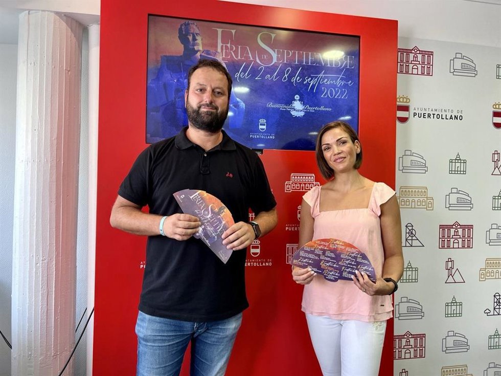 Los concejales de Festejos y Cultura, Jesús Caballero y Esther Mora, en la presentación de las fiesstas de Puertollano.