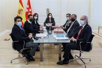 Ayuso se reunirá el próximo martes en Sol con los portavoces de los grupos parlamentarios en la Asamblea de Madrid