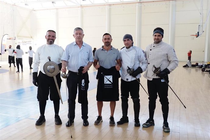 El alcalde de Palos de la Frontera, Carmelo Romero (segundo por la izquierda), durante el encuentro.