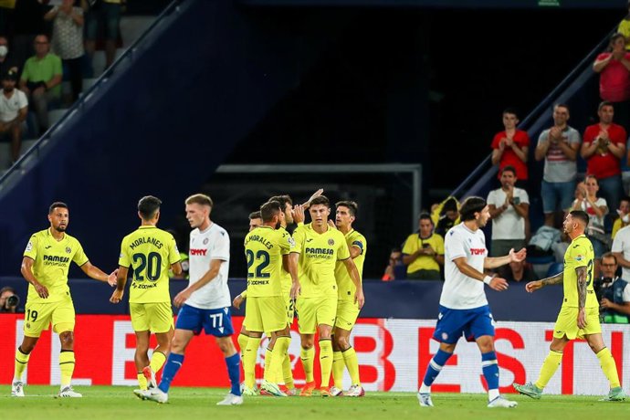 Los jugadores del Villarreal celebran uno de sus goles en la ida del 'playoff' de acceso a la Conference League ante el Hajduk Split