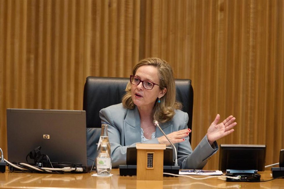 Archivo - La vicepresidenta primera y ministra de Asuntos Económicos y Transformación Digital, Nadia Calviño, interviene en el Congreso