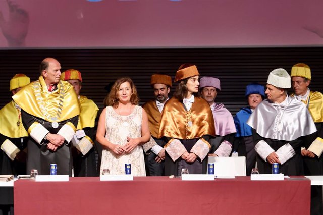 La presidenta del Govern, Francina Armengol, en la inauguración del Congreso de la Asociación para la Educación Dental en Europa y ceremonia de graduación de la primera promoción del Grado de Odontología Adema-UIB.